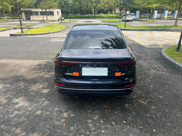 Geely Emgrand — Фото автомобиля 14