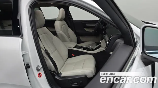 Вольво XC40 B4 Ultra Bright — Фото автомобиля 11