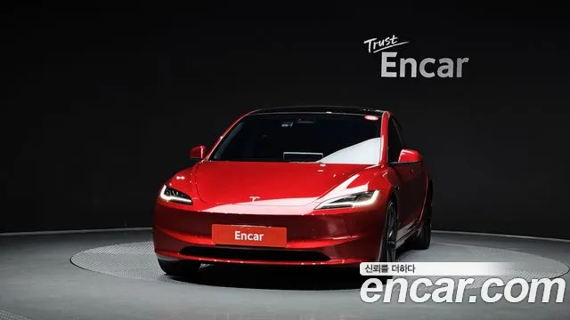 Tesla Model 3 — Фото автомобиля 3