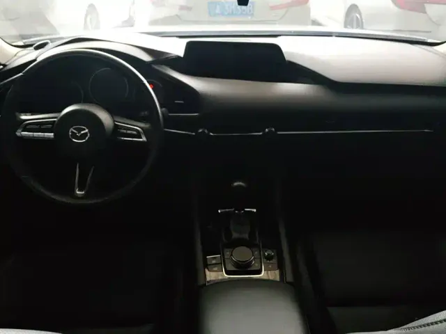 Mazda Axela — Фото автомобиля 12