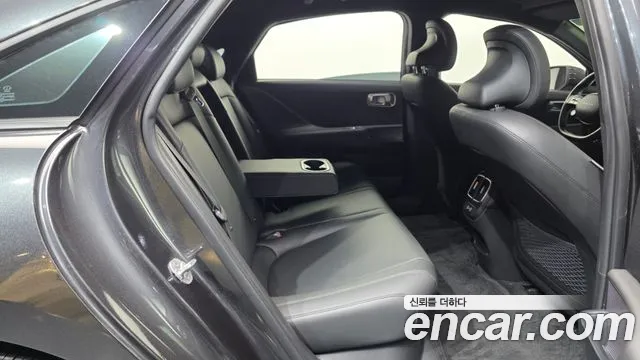 Hyundai Ioniq 6 — Фото автомобиля 12