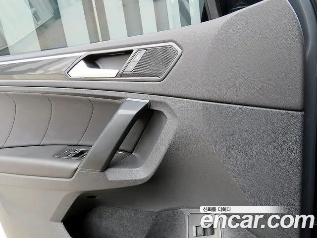 Volkswagen Tiguan Tiguan 2 поколение 2.0 TDI Premium — Фото автомобиля 11