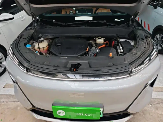 Geely Galaxy Starship 7 EM-i — Фото автомобиля 10