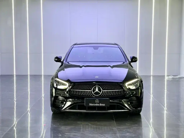 Mercedes-Benz E-Class — Фото автомобиля 2