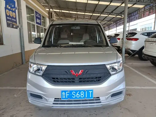 Wuling Hongguang V — Фото автомобиля 2