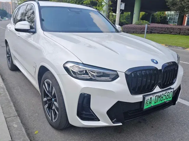 BMW iX3 — Фото автомобиля 3