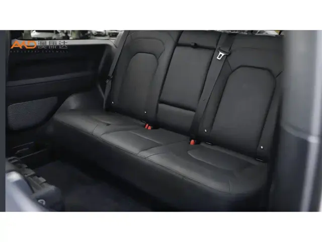 Land Rover Defender — Фото автомобиля 7