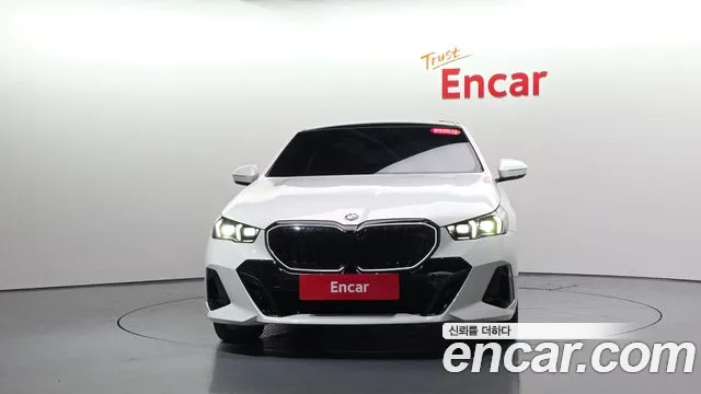 BMW 5 Series — Фото автомобиля 3