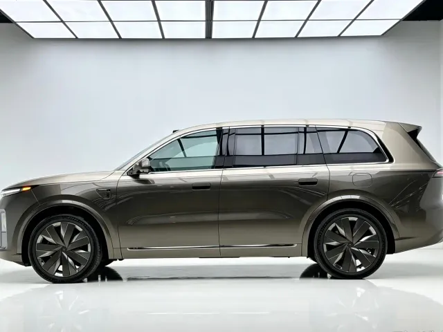 Li Auto Li Xiang L9 2026 Base Model — Фото автомобиля 3