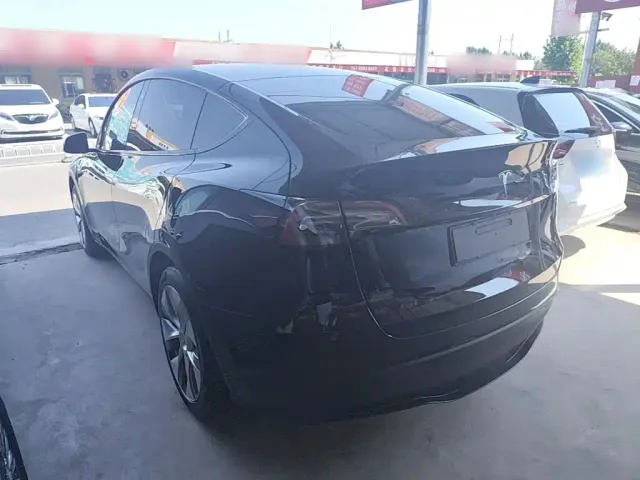 Tesla Model Y — Фото автомобиля 4