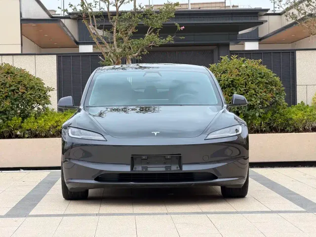 Tesla Model 3 — Фото автомобиля 2