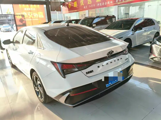 Hyundai Elantra — Фото автомобиля 6
