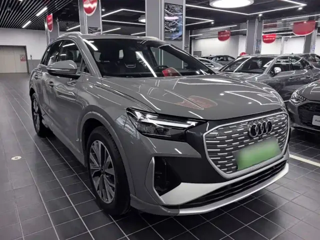 Audi Q4 e-tron — Фото автомобиля 3