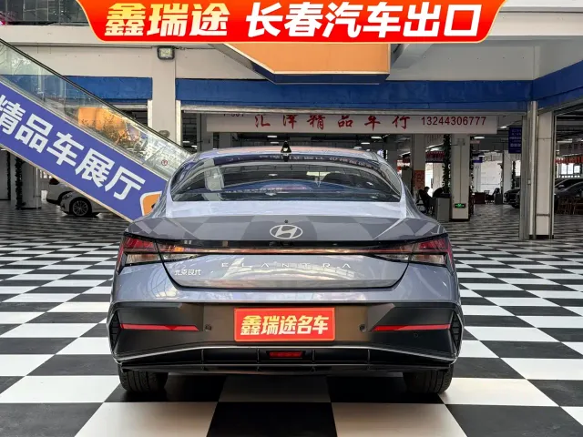 Hyundai Elantra — Фото автомобиля 5