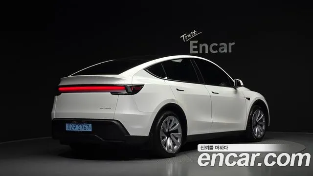 Tesla Model Y — Фото автомобиля 2