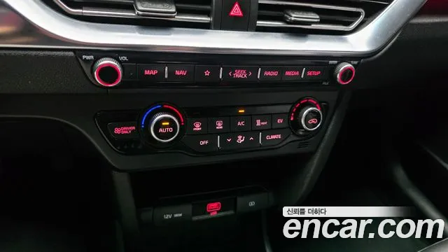 Kia Niro — Фото автомобиля 22