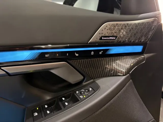 BMW i5 M60 — Фото автомобиля 6