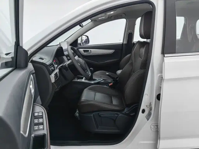Forthing T5 — Фото автомобиля 10
