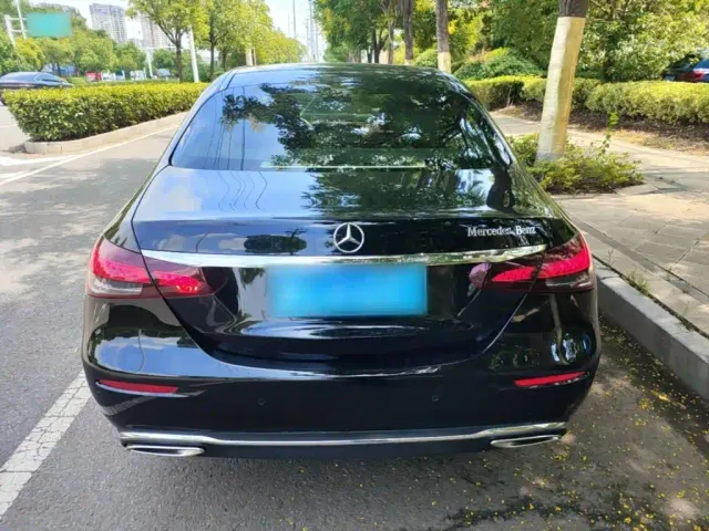 Mercedes-Benz E-Class — Фото автомобиля 5
