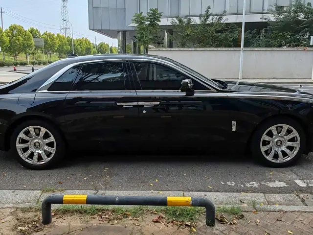 Rolls-Royce Ghost — Фото автомобиля 6