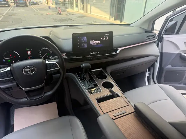 Toyota Granvia — Фото автомобиля 15