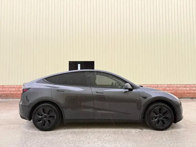 Tesla Model Y — Фото автомобиля 8