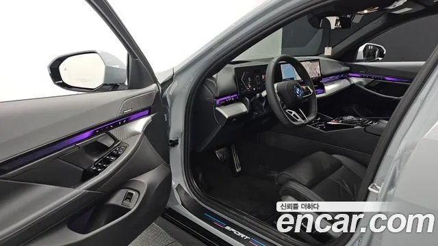 BMW 5-Series 5 серия (G60) 530i xDrive M Sport — Фото автомобиля 11