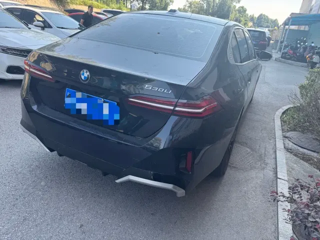 BMW 5 Series — Фото автомобиля 9