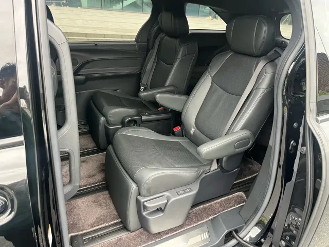 Toyota Sienna — Фото автомобиля 11