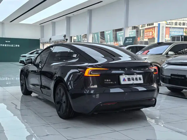 Tesla Model 3 — Фото автомобиля 13