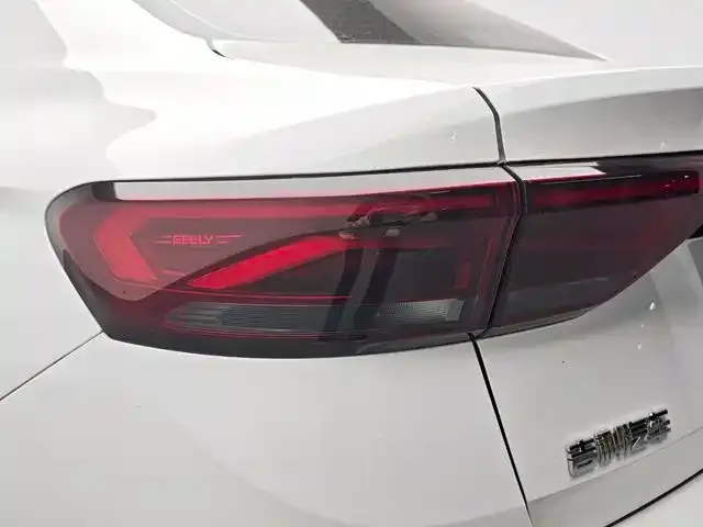 Geely Emgrand — Фото автомобиля 16