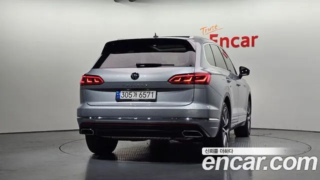 Volkswagen Touareg 3rd Gen — Фото автомобиля 4