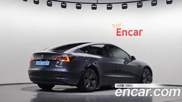 Tesla Model 3 — Фото автомобиля 2