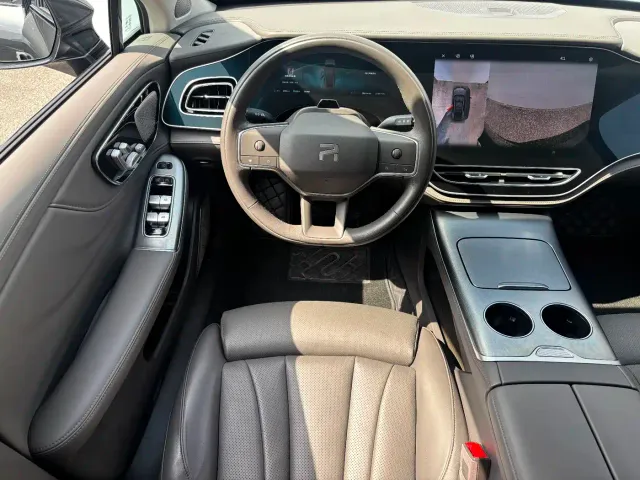 Roewe Rising Auto F7 — Фото автомобиля 12