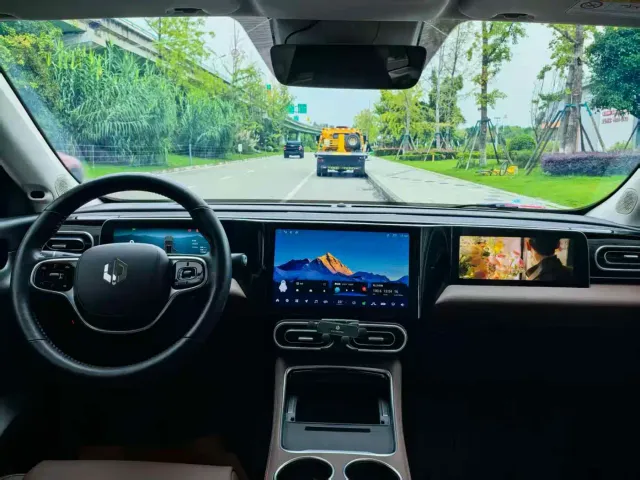 Leapmotor C11 — Фото автомобиля 8