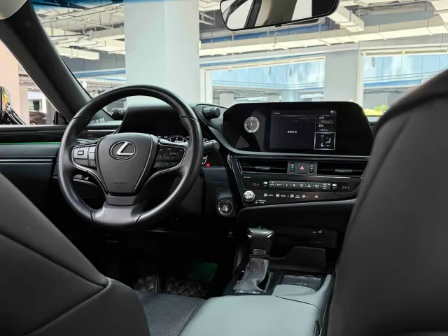 Lexus ES — Фото автомобиля 19