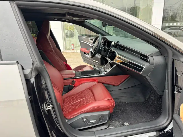 Audi A7L — Фото автомобиля 10