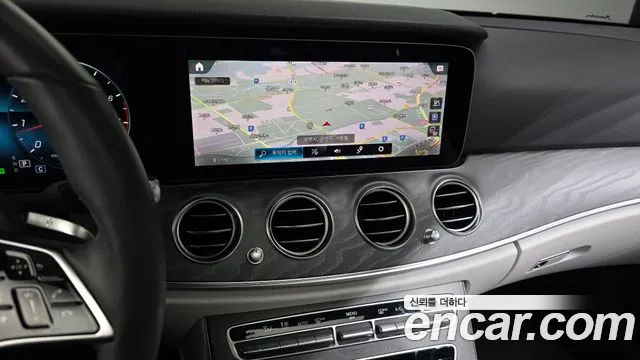 Mercedes-Benz E-Class — Фото автомобиля 20