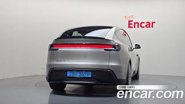 Tesla Model Y — Фото автомобиля 4