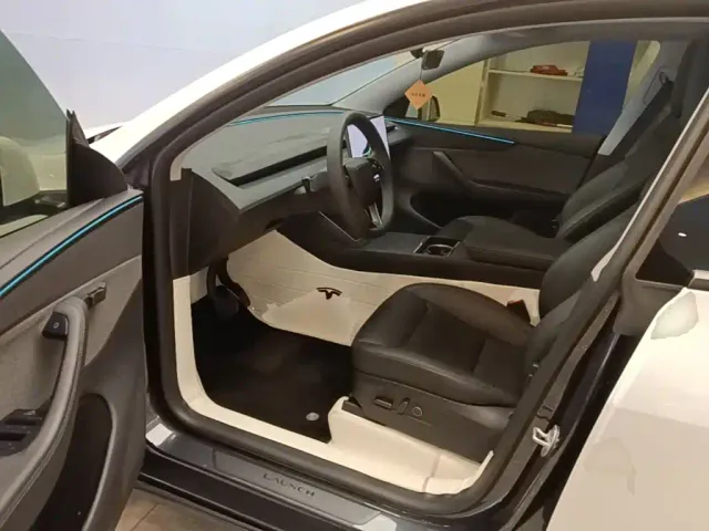 Tesla Model Y — Фото автомобиля 15
