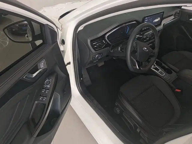 Ford Focus — Фото автомобиля 20