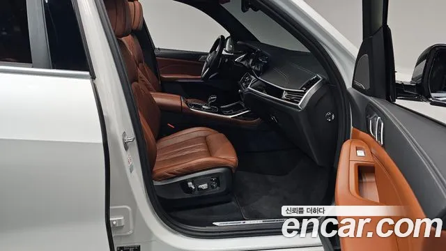 BMW X7 M50i 6 мест — Фото автомобиля 10