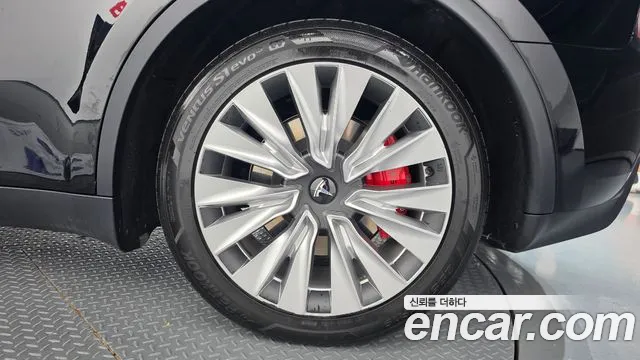 Tesla Model Y — Фото автомобиля 6