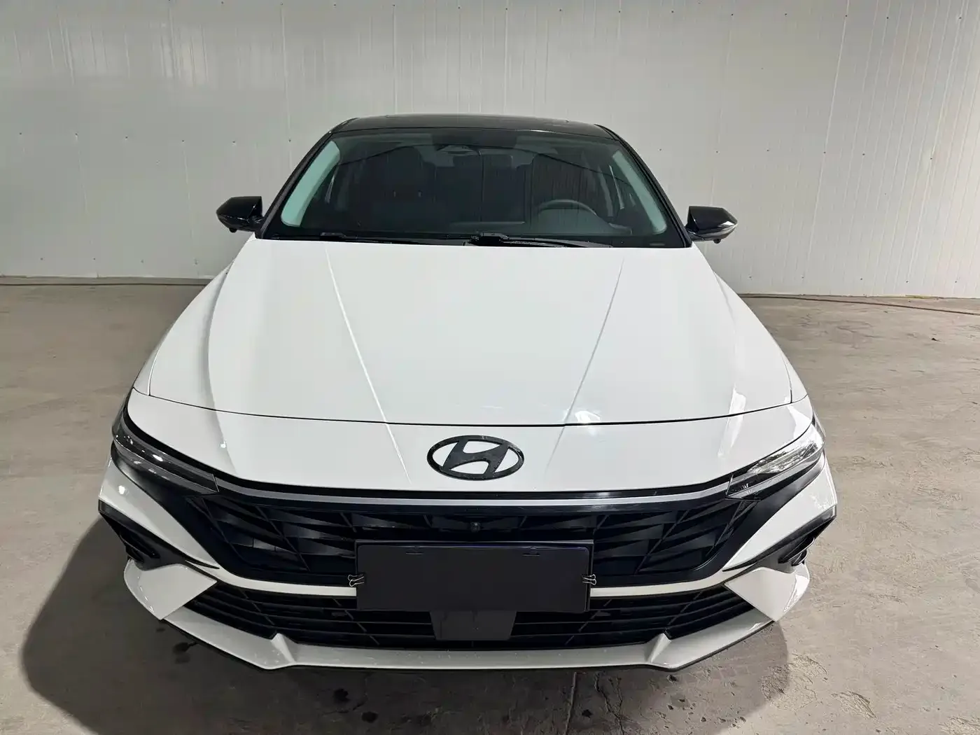 Hyundai Elantra 2023 Model 1.5L CVT LUX Premium Edition — Фото автомобиля 3