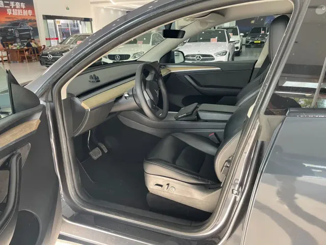 Tesla Model Y — Фото автомобиля 7