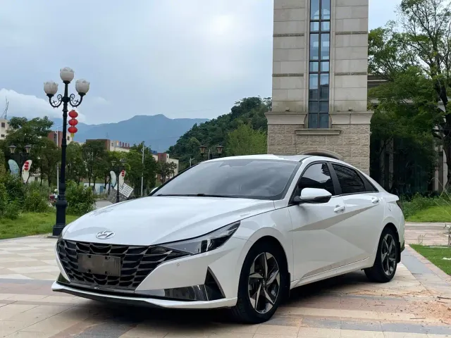 Фотография автомобиля — Hyundai Elantra