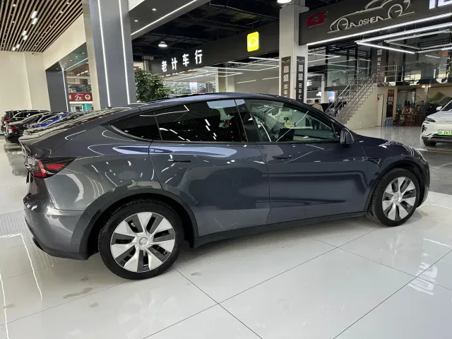 Tesla Model Y — Фото автомобиля 20