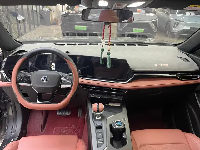 Changan X5 Plus — Фото автомобиля 12