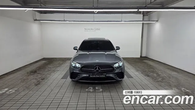 Mercedes-Benz E-Class — Фото автомобиля 3