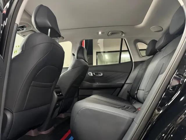 Geely Galaxy Starship 7 EM-i — Фото автомобиля 6